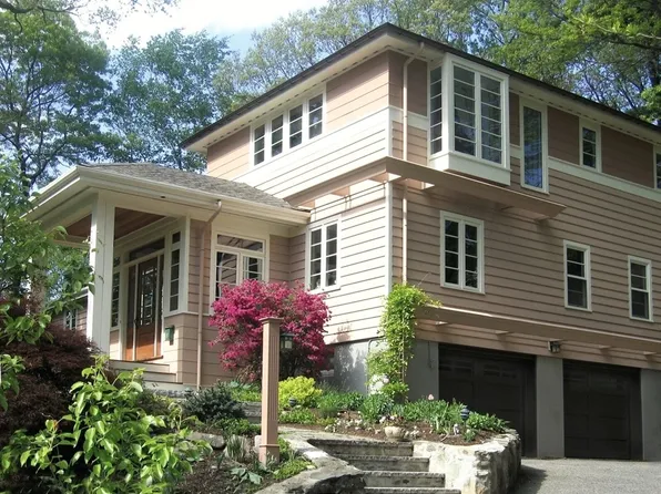 42 Temple Rd, Wellesley, MA 02482