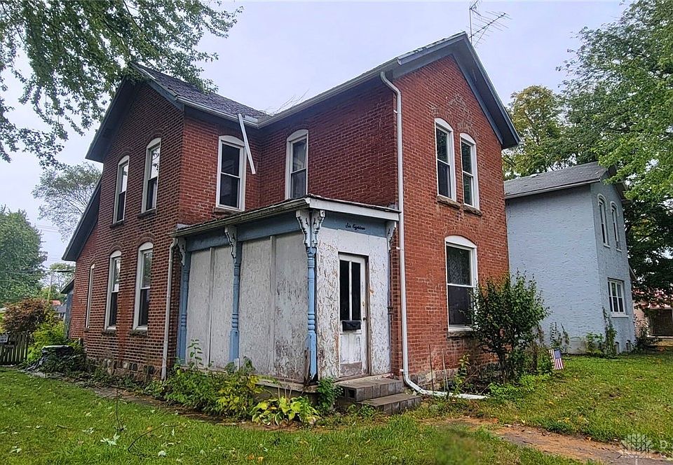 1st image of 618 E 3rd St