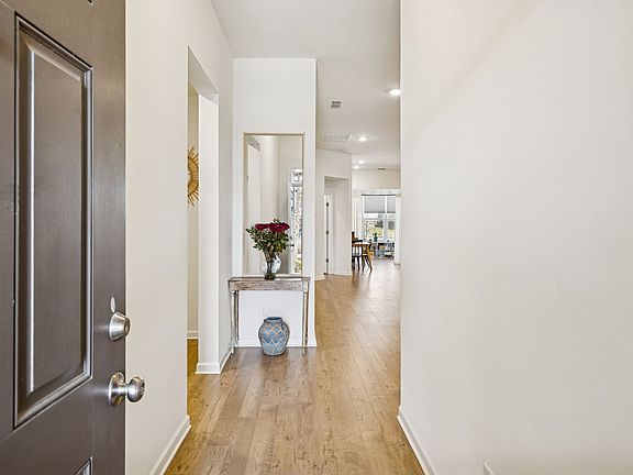 2nd image of 712 Copper Branch Rd