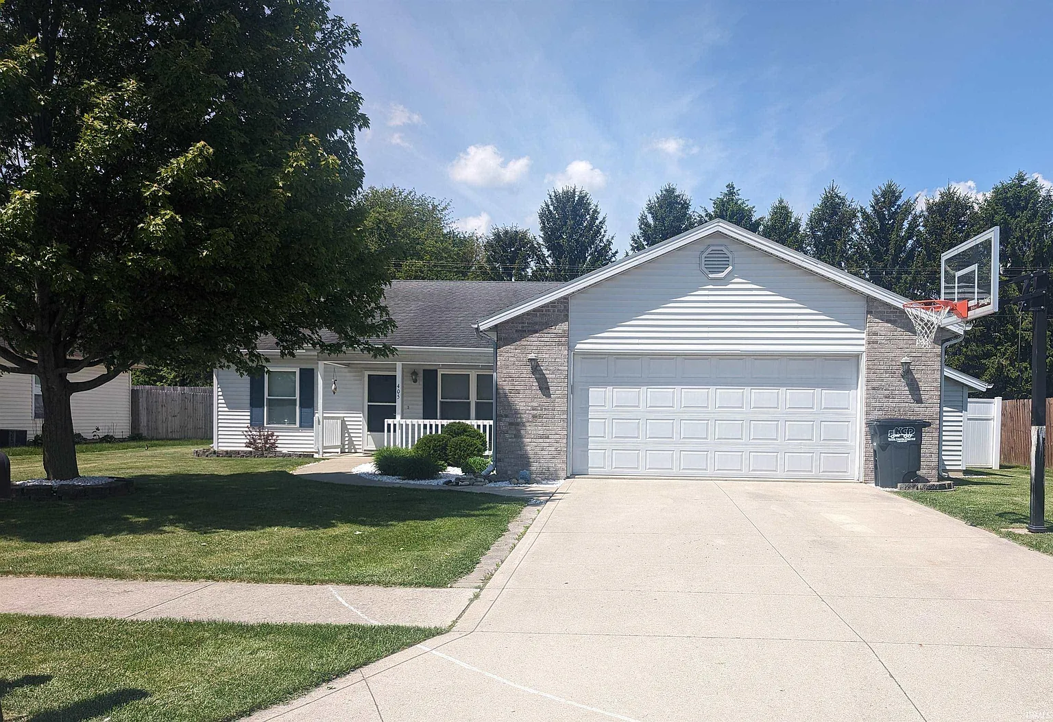 405 Ley St photo 1
