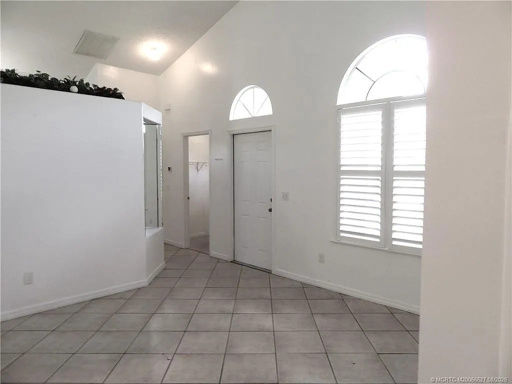 3 bed, 2.0 bath, 1253 sqft, $2,200 — Photo 2