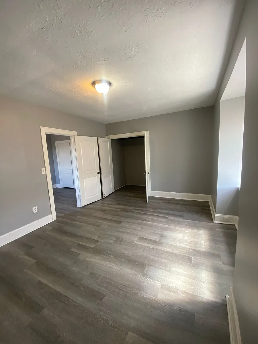 Photo 2 of 15 - 3834 Glenway Ave #2A - Cincinnati, OH Building Photo - 3834 Glenway Ave #2A