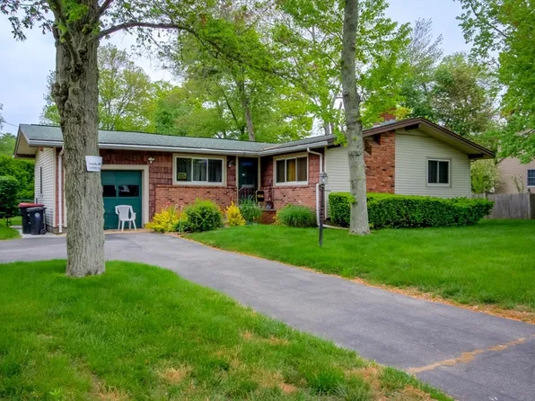 705 W Chestnut St, Brockton, MA 02301