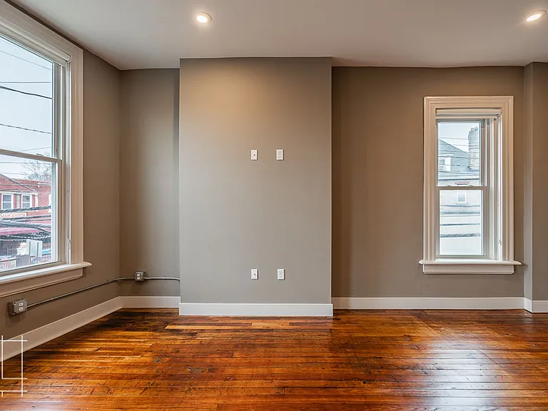 245 King Ave — Photo 8