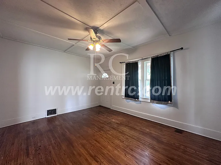 917 E Seminary St — Photo 9