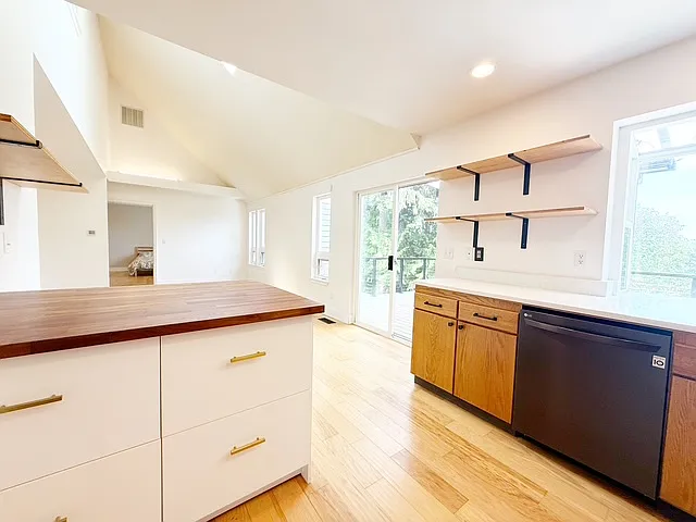1128 NW Thornwood Cir — Photo 16