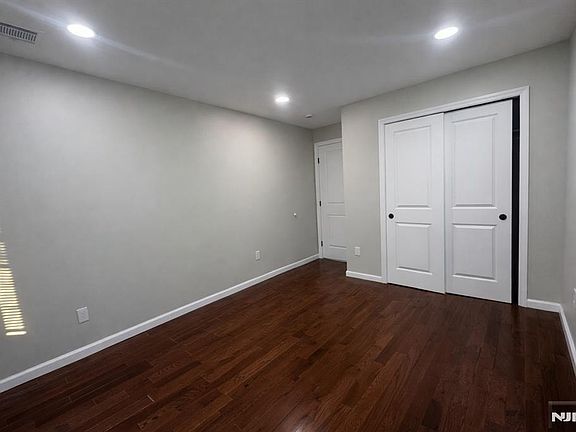 4th image of 39 Halsted St