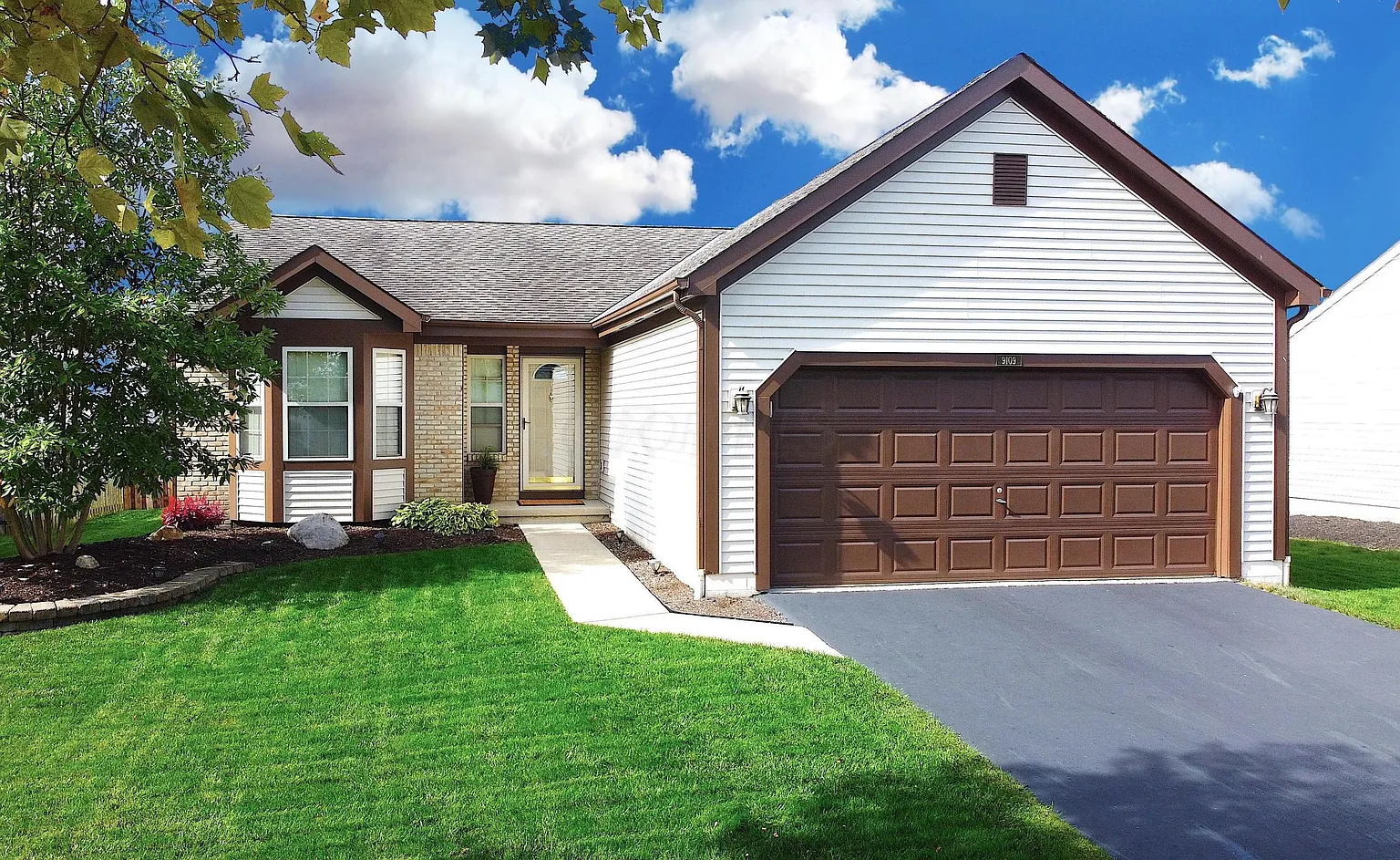 9109 Longstone Dr photo 1