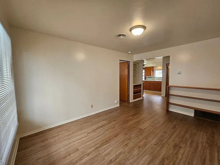 425 S 5th St E #14 — Photo 3