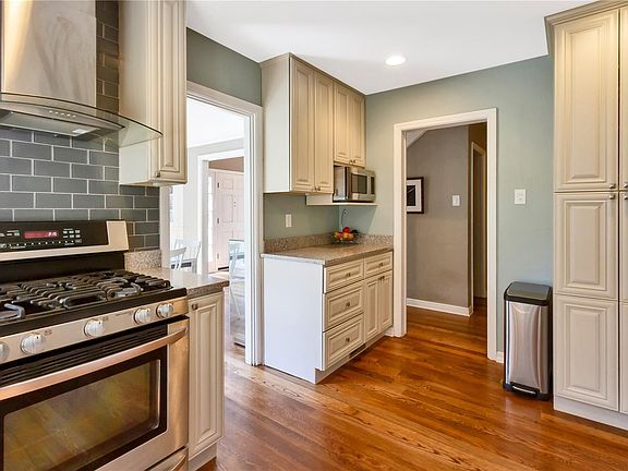 5th image of 746 Monaco Pkwy