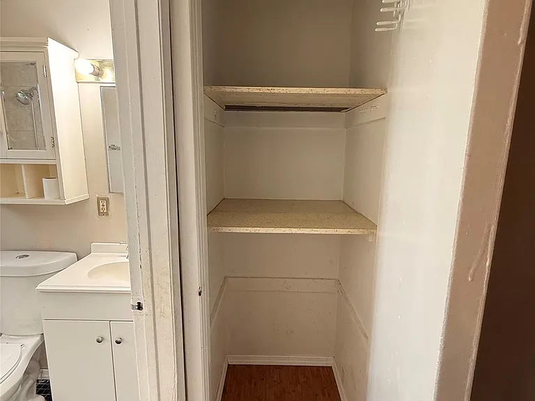 19 Nassau Ave #A — Photo 11
