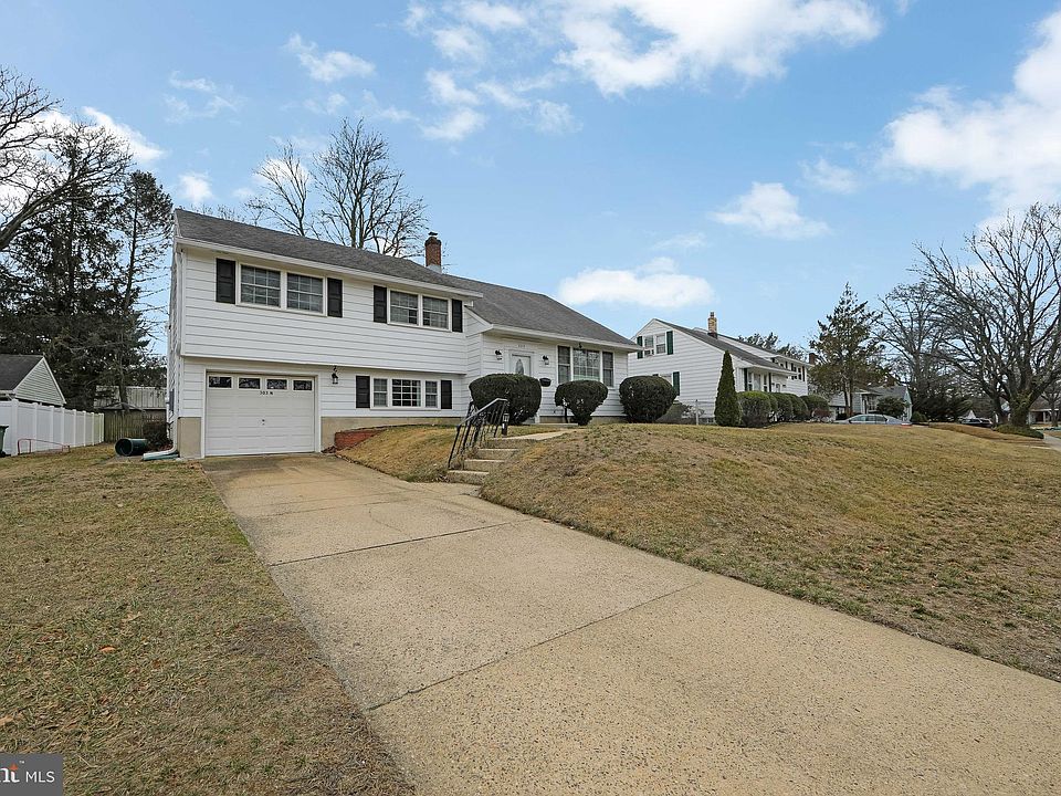 1st image of 303 N Woodstock Dr