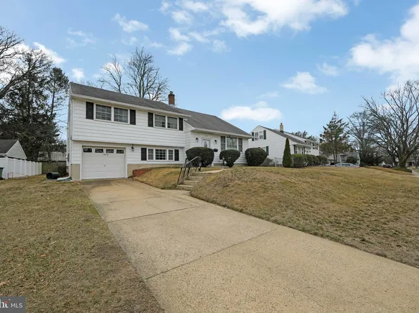 303 N Woodstock Dr, Cherry Hill, NJ 08034