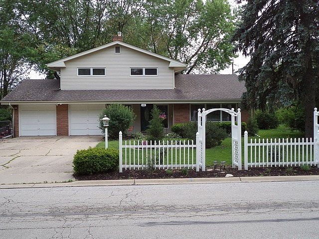 1st image of 202 Briar Ln
