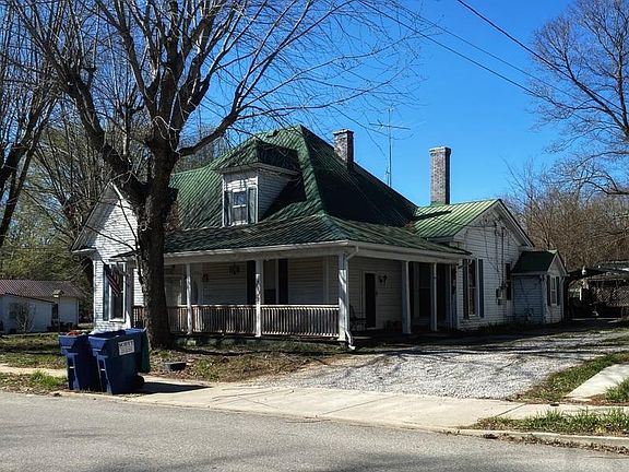 2nd image of 657 E 4th St