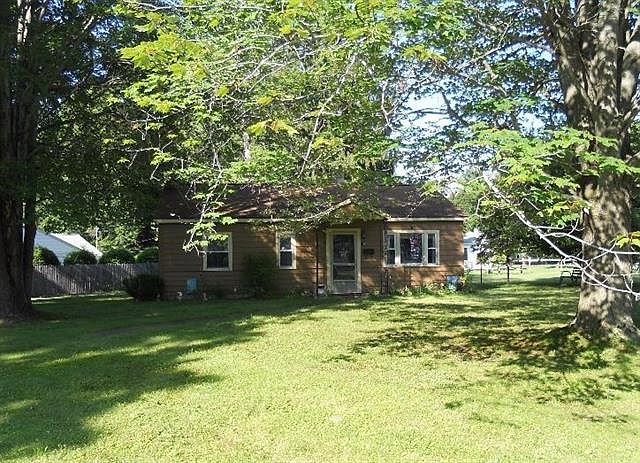 1st image of 19 Edgewood Dr
