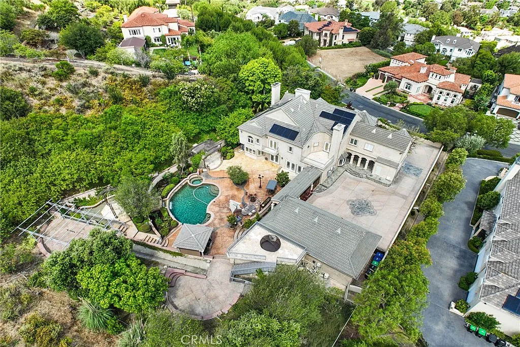 7 bed, 6.5 bath, 5800 sqft, $17,000 — Photo 2