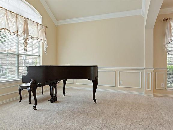 4th image of 6903 Shore Breeze Ct