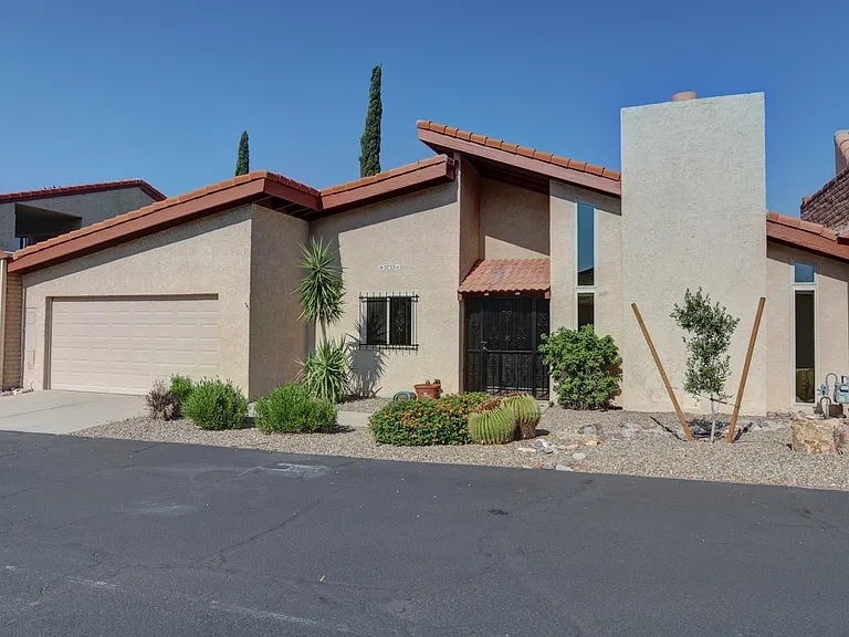 5733 N Camino De Las Estrellas — Photo 3