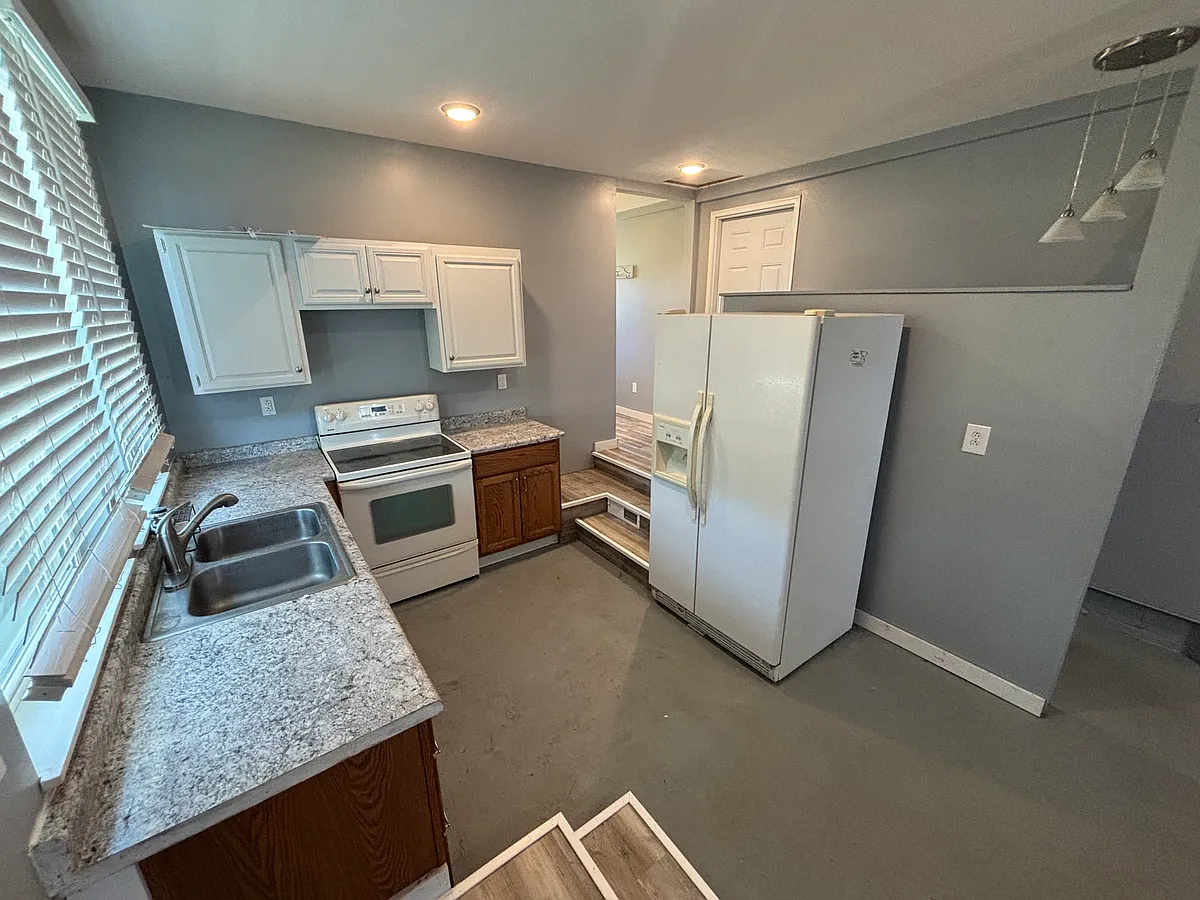 Building Photo - 520 E Garfield Ave #B