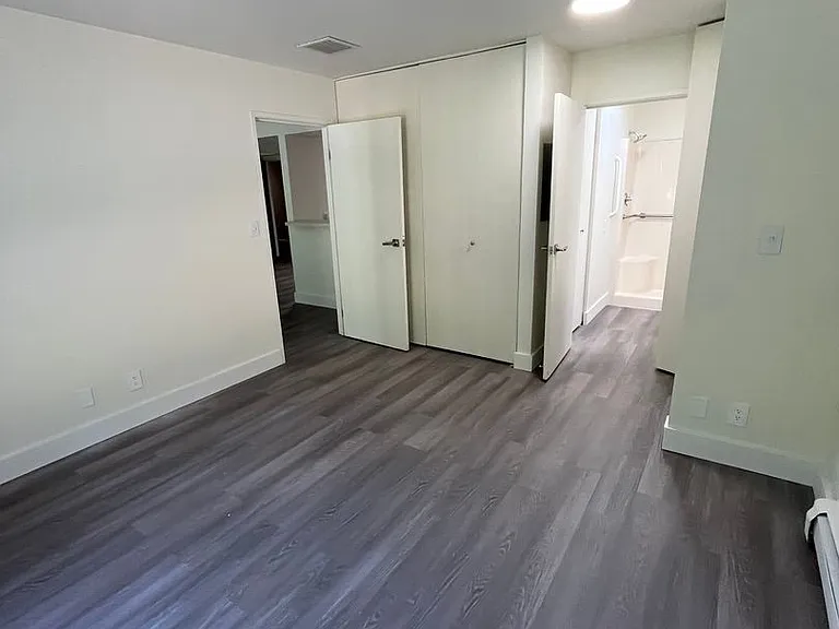 Sycamore Place Apartments — Photo 43