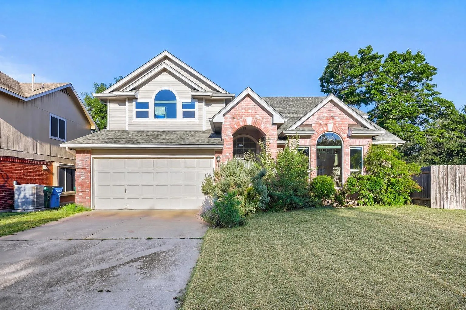 3 bed, 2.5 bath, 2479 sqft, $2,275 — Photo 1
