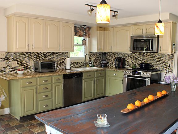 4th image of 553 High Meadow Dr