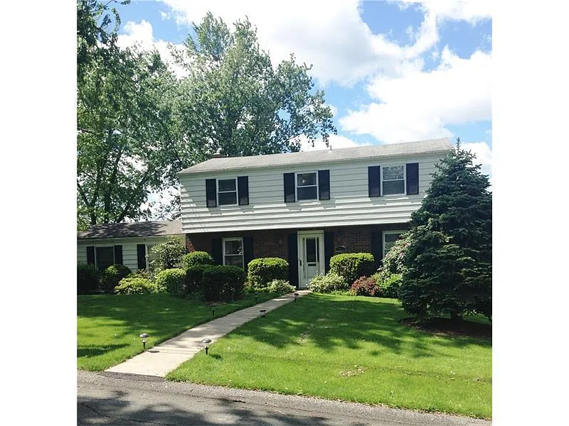 153 Leslie Rd photo 1