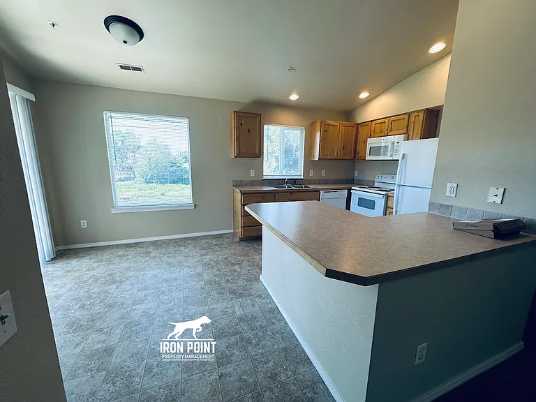 2107 E Whispering Willow Ln — Photo 6
