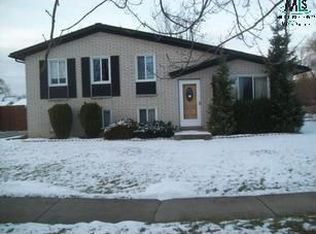 28766 Apollo Dr, Chesterfield, MI 48047