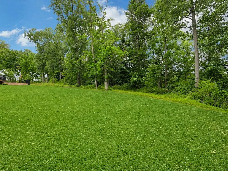 63 Samuel Way — Photo 21