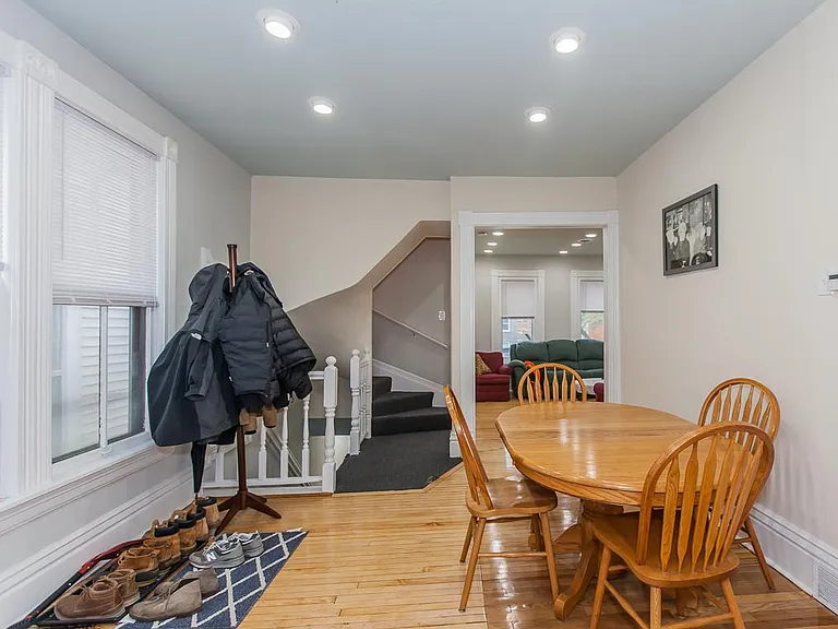 1116 W Roscoe St #2 — Photo 7