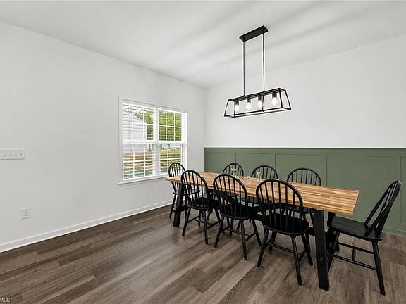 5th image of 828 Sagemount St