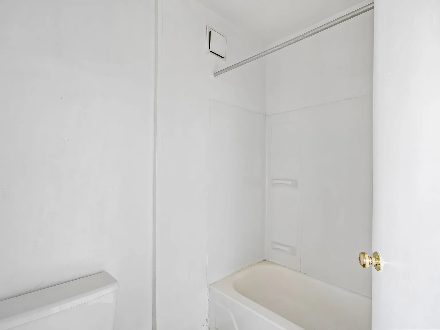 3509 Indian Queen Ln — Photo 2