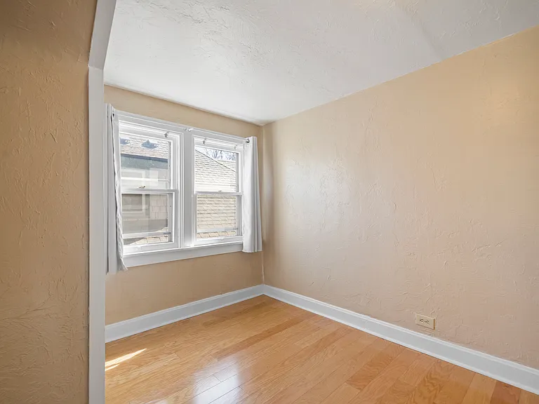 2615 E 12th Ave #UPSTAIRS — Photo 9