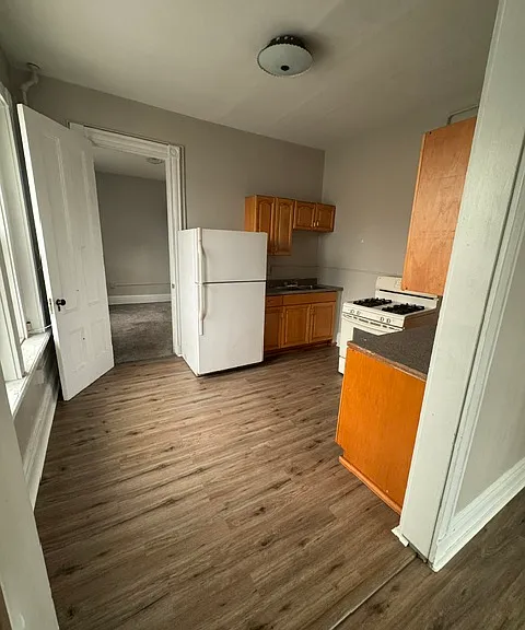 697 Clinton Ave S #1 — Photo 3