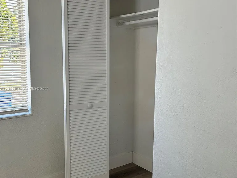 550 NW 15th Ct — Photo 5