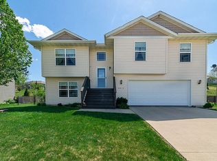 6613 Pheasant Hollow Rd SW, Cedar Rapids, IA 52404