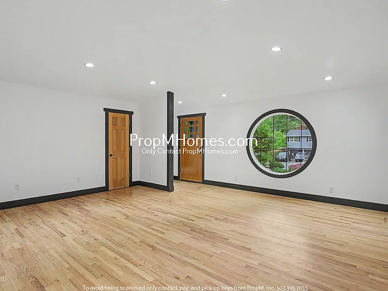 1112 Erickson St — Photo 2
