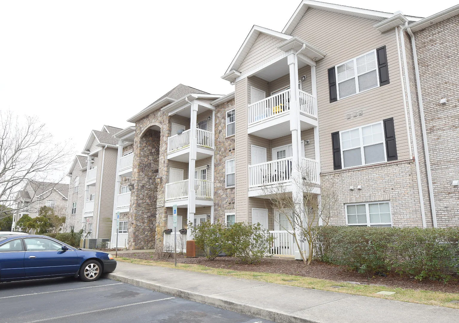 1 bed, 845 sqft, $1,225 — Photo 2