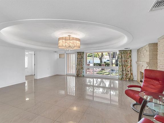 3rd image of 3057 NE 15th Avenue