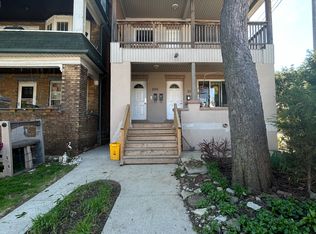 209 Balsam Ave S #3, Hamilton, ON L8M 3B7