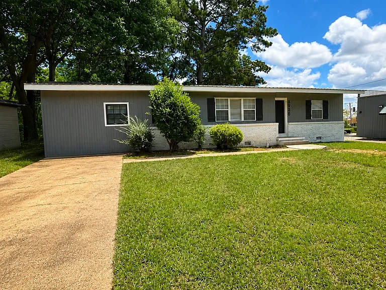 3920 Oaklawn Dr — Photo 1