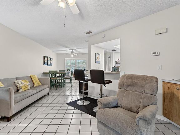 4th image of 413 Lake Point Ct #4-B