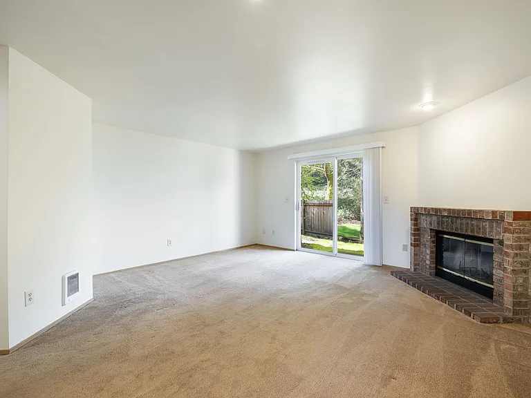 1318 9th St SE #1318 — Photo 15