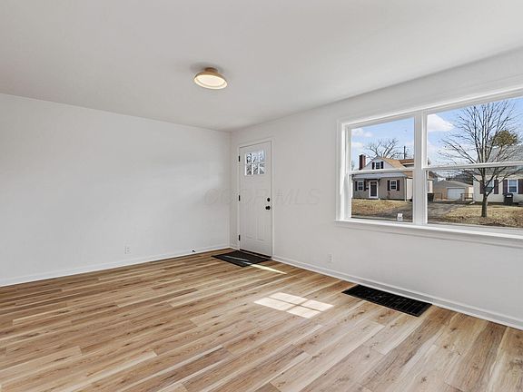 4th image of 2193 Ontario St