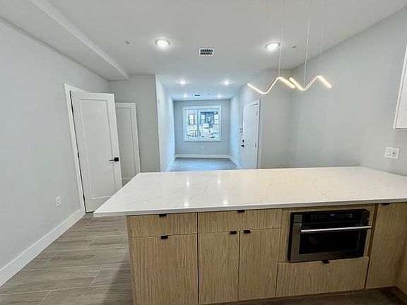 3rd image of 443 Bergen Ave #1