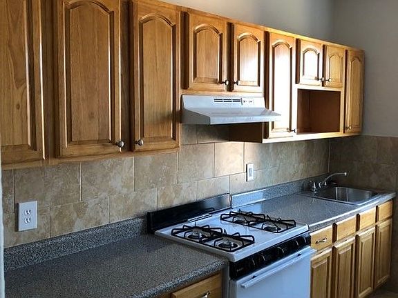 5th image of 671 Lincoln Ave APT 410