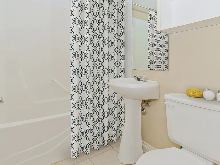 104 Hemlock Cres SW — Photo 10
