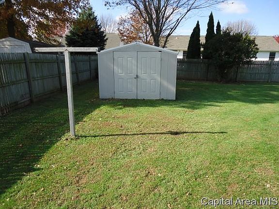 5th image of 124 Oakwood Ln